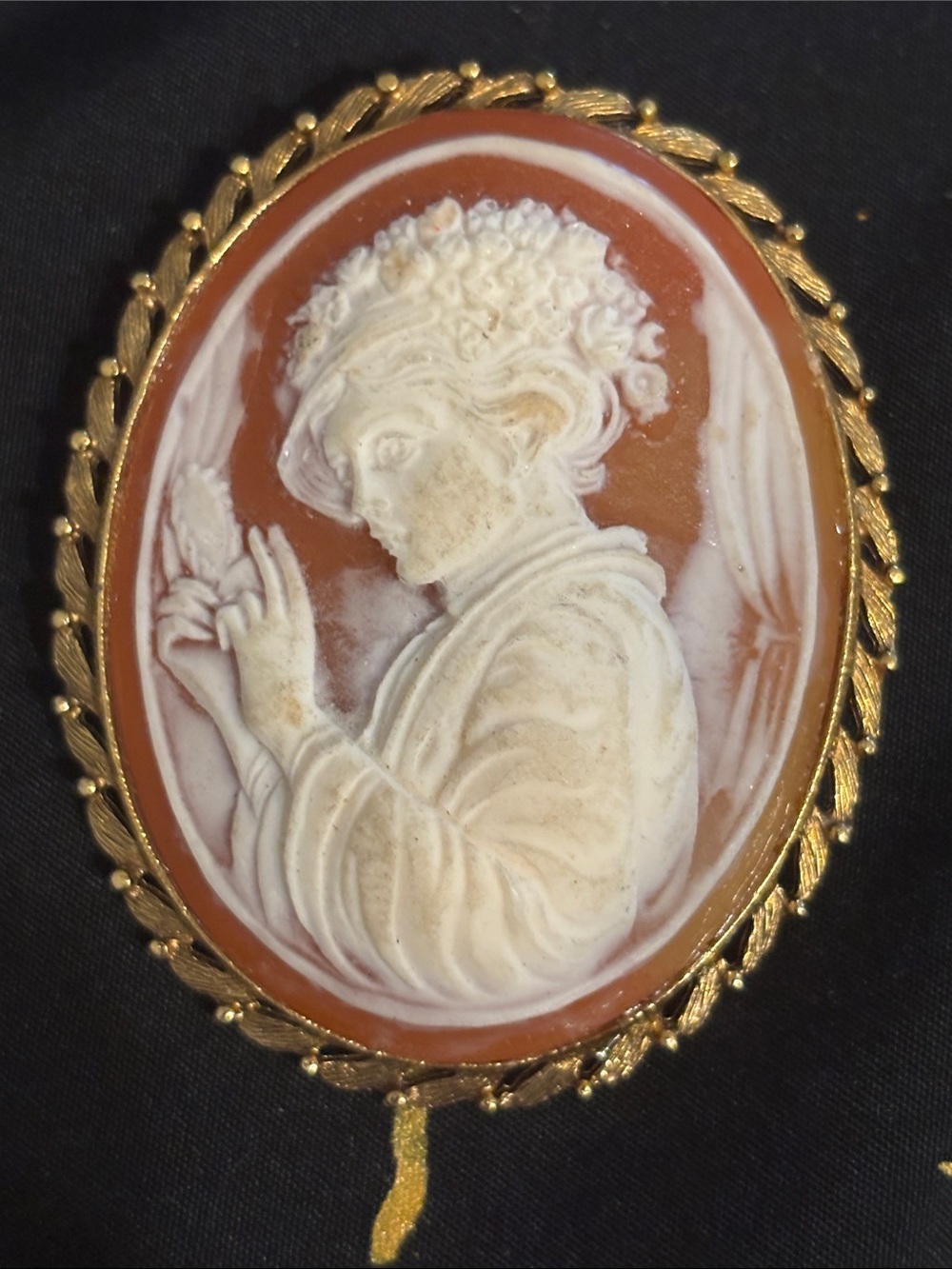 Antique estate cameo brooch